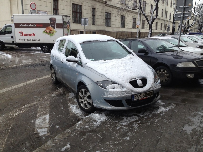 Kraków: kierowcy notorycznie łamią tu przepisy [ZDJĘCIA]