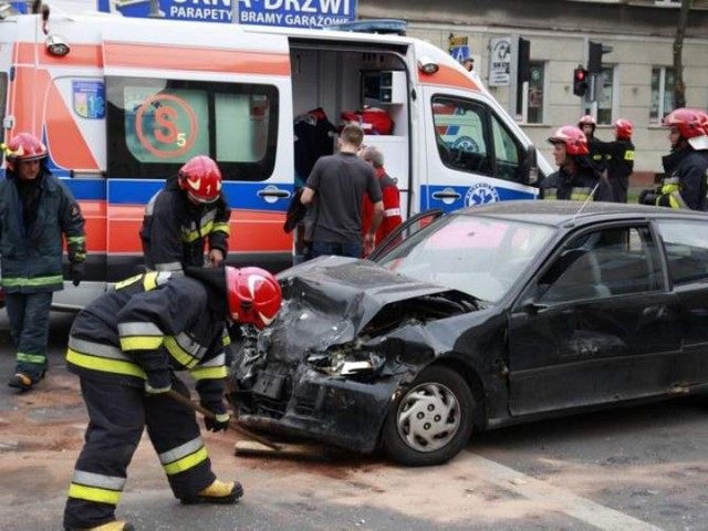 Wielki korek utworzył się w Białymstoku po zderzeniu aut na ...