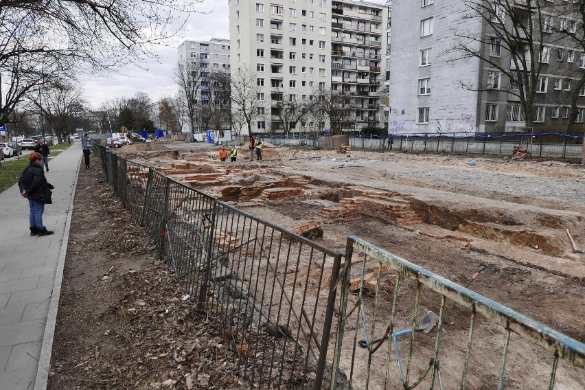 Przedwojenna Warszawa odkryta. Na terenie dawnego getta archeolodzy odsłonili fragment starej ulicy oraz piwnice kamienicy