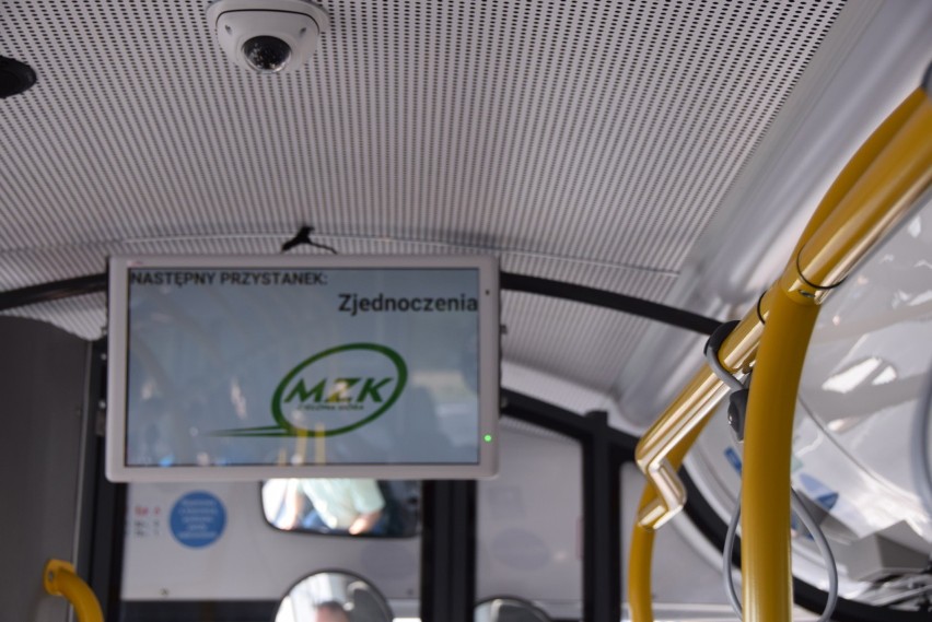 Pierwszy kurs pierwszego autobusu elektrycznego na ulicach...