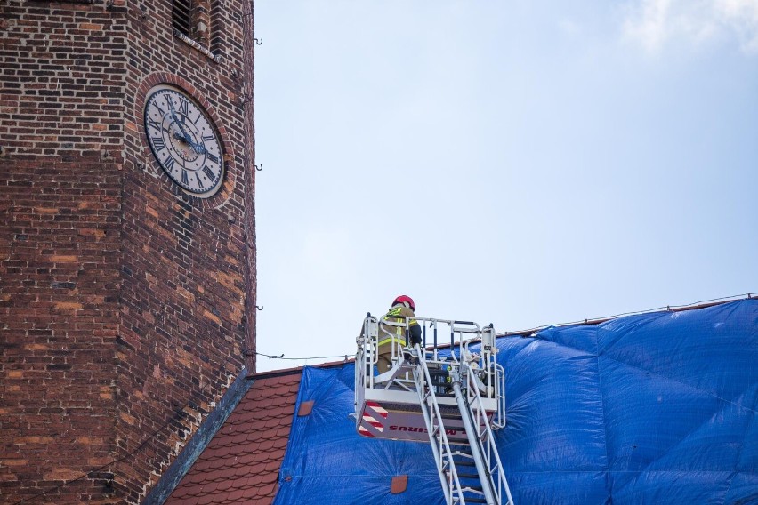 Iglica, która runęła z wieży kościoła św. Jacka w Słupsku, będzie odbudowana