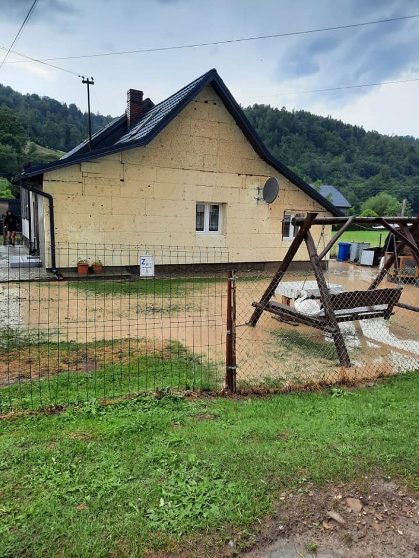 Ulewa nad Żywiecczyzną z 30 czerwca. Ponad 60 interwencji strażaków na terenie całego powiatu. Zobacz ZDJĘCIA!