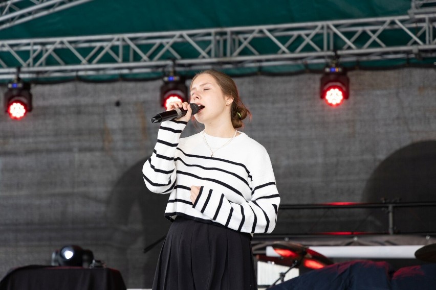 Podczas festynu w Kielcach pomagali chorej 14-letniej Julii. Zobacz zdjęcia