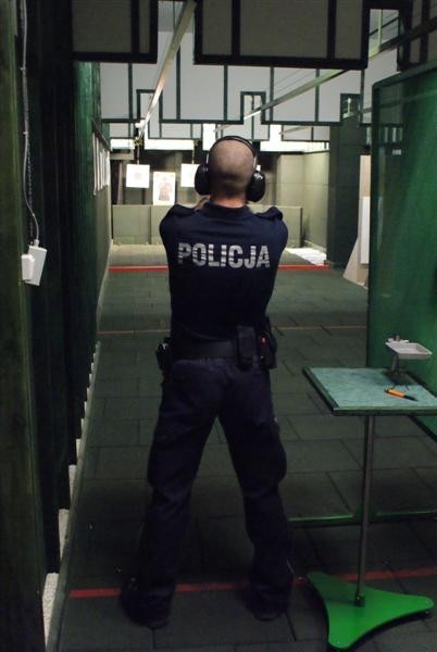 Policja w Zduńskiej Woli: I zawody strzeleckie  o puchar...