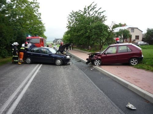 Wypadek w miejscowości Szerzawy. Zderzyły się dwa auta [zdjęcia]