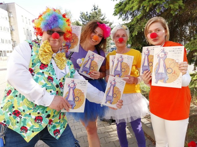 Sosnowiecki oddział Fundacji Dr Clown wydał bajkę. Książka trafi do sosnowieckich dzieci przebywającym w Centrum Pediatrii czy Hospicjum Sosnowieckim. 

Zobacz kolejne zdjęcia. Przesuń zdjęcia w prawo - wciśnij strzałkę lub przycisk NASTĘPNE