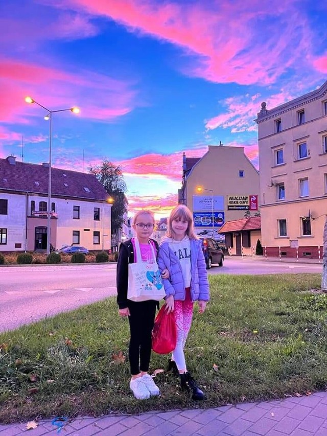 Obiektem westchnień było w środowe późne popołudnie niebo nad Oleśnicą. Niebo było różowe, mieszkańcy Oleśnicy i okolic chętnie je fotografowali. Zobaczcie zdjęcia!