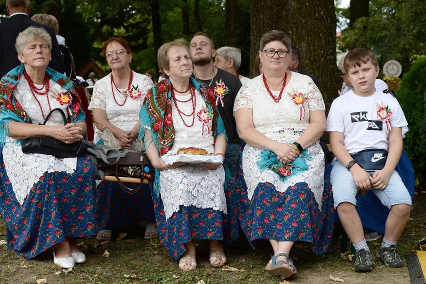 Wielkie dziękczynienie za plony. W Osobnicy trwają wojewódzkie dożynki