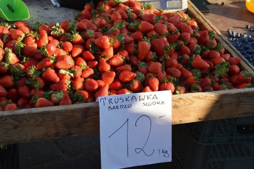 Ceny z rynku przy ul. Owocowej w Zielonej Górze, sobota, 18...