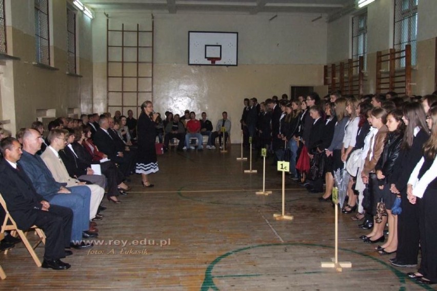 Rozpoczęcie roku szkolnego w Kraśniku. Tak świętowaliśmy 10 lat temu! Zobacz archiwalne zdjęcia z ZS nr 2