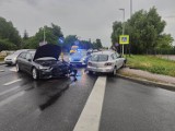 Wypadek dwóch samochodów na skrzyżowaniu w Busku. Są utrudnienia