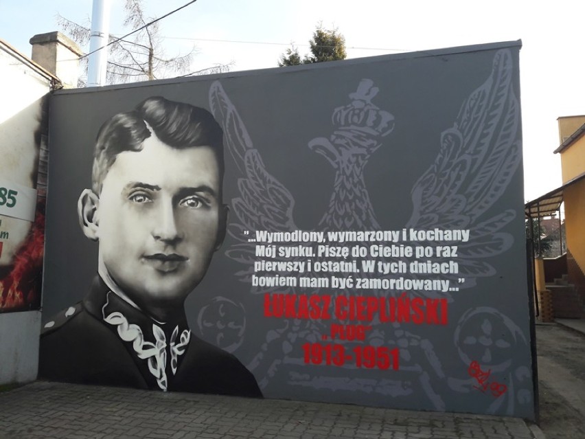 Nowy mural od kibiców dla żołnierzy wyklętych. Portret Łukasza Cieplińskiego na 1-ego Maja (FOTO)