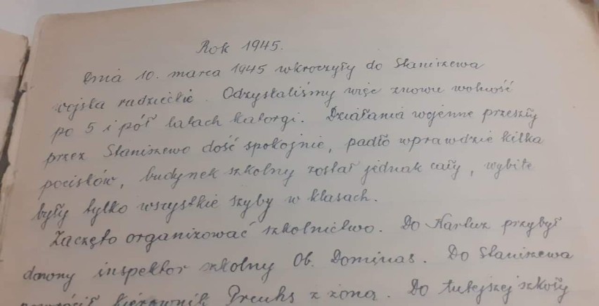 SP w Staniszewie pracuje nad udostępnieniem kronik szkolnych - najstarsze zapiski sięgają XIX wieku!