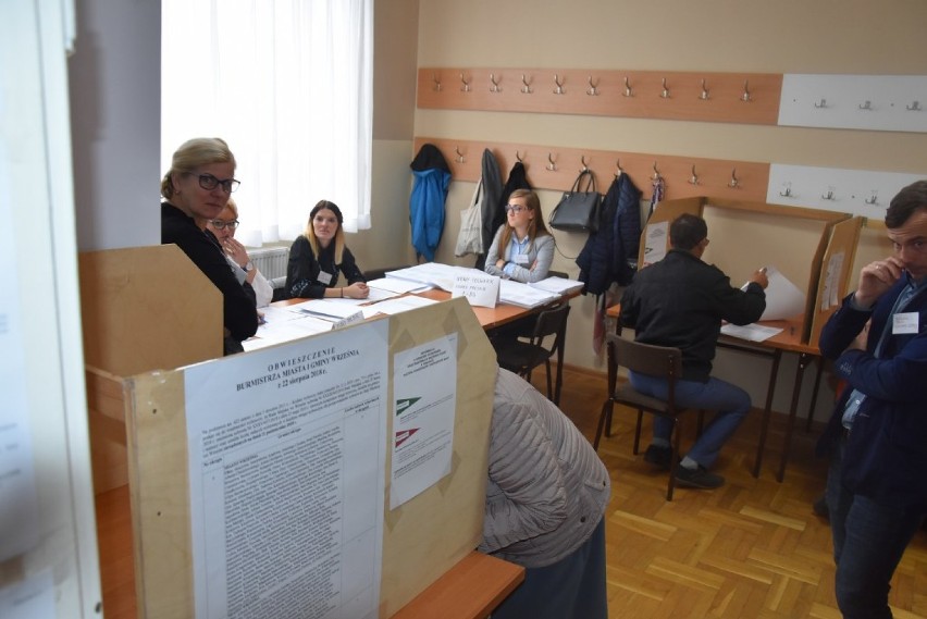 Wybory samorządowe: Frekwencja we Wrześni na godzinę 12