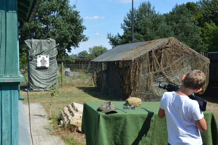 Piknik militarny odbył  się w Skansenie Rzeki Pilicy [ZDJĘCIA, FILM]