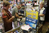 50 mln zł do wygrania w Lotto, czyli szaleństwo w kolekturach