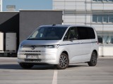 Volkswagen Multivan 1.4 TSI eHybrid 218 KM. Test, wrażenia z jazdy, spalanie, ceny i wyposażenie