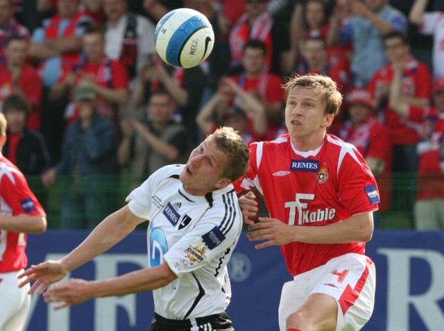 13 maja 2008 roku, Bełchatów. Fragment ostatniego finału Pucharu Polski, w którym zagrała Wisła Kraków. Przegrała wtedy po rzutach karnych z Legia Warszawa 3:4.