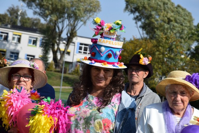 Kapeluszowy Marsz Seniorów przeszedł ulicami Kamienia Krajeńskiego po raz piaty.