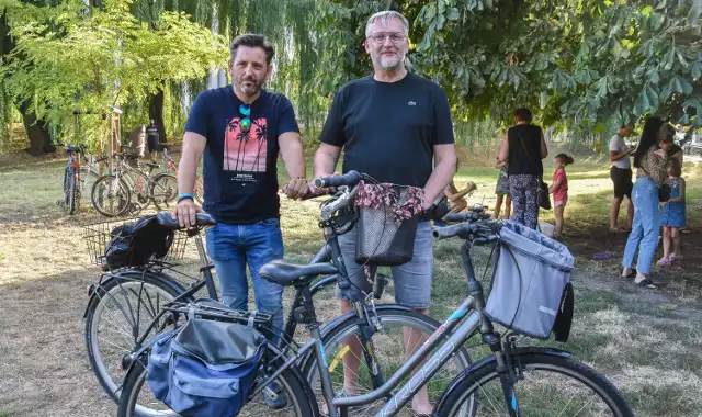 Damian Dubiel i Dariusz Ratajczak zachęcają mieszkańców, by przyłączyli się do projektu Rowerowe Szamotuły. Za pośrednictwem profilu na Facebooku mogą zgłaszać m.in. problemy związane z bezpieczeństwem rowerzystów w mieście