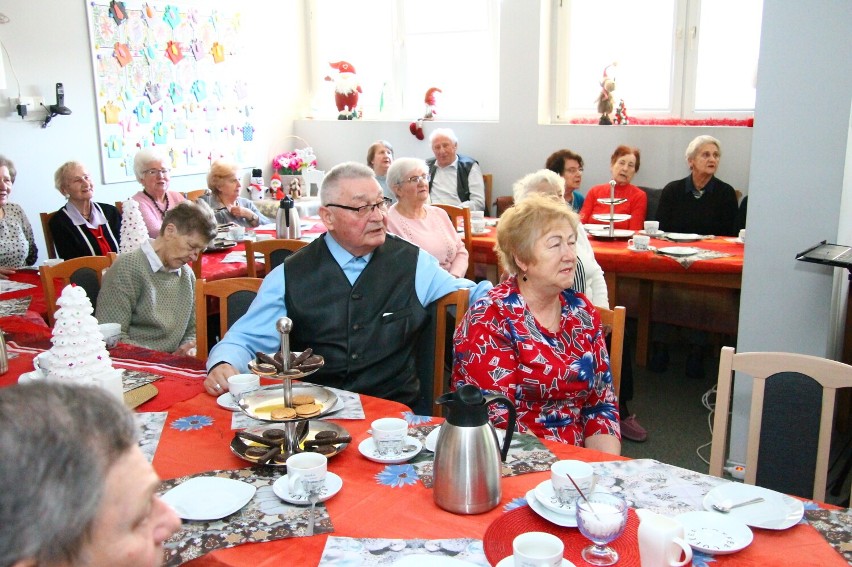 Wspólne kolędowanie i karaoke u krotoszyńskich seniorów [ZDJĘCIA]