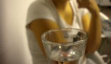 Pijana matka w Radomsku. Upojona alkoholem ciężarna 23-latka miała pod opieką małe dzieci