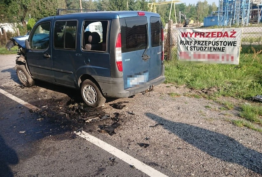 Auto jest bardzo mocno rozbite