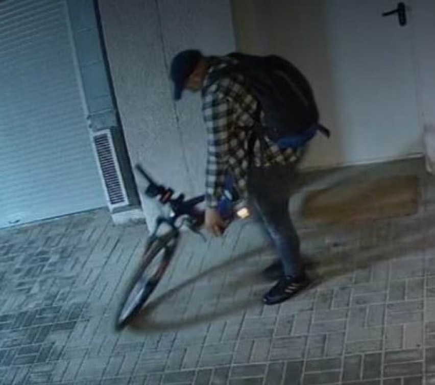 Bezduszny złodziej ukradł rower 12-latkowi z Kielc. Chłopiec kupił go za pieniądze z komunii i jeździł nim do szkoły