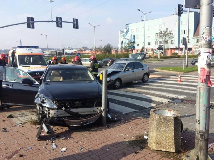 Częstochowa: wypadek na ulicy Szajnowicza-Iwanowa. Jedna osoba została ranna [ZDJĘCIA]