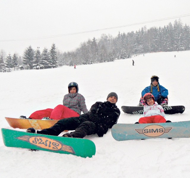 Anna, Marcin, Iga oraz Nadia odpoczywają w Beskidach