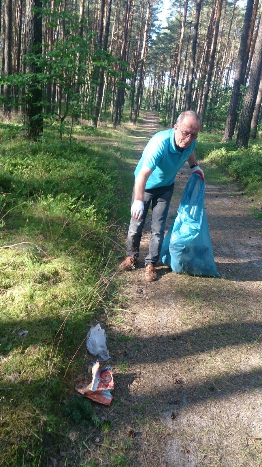 Aktywni Kociewiacy sprzątali las