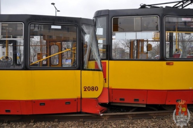 Zderzenie tramwajów na Woli. Linie 10 i 11 skierowane na objazdy