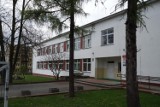 14-letnia uczennica próbowała skoczyć z okna szkoły specjalnej w Łomży