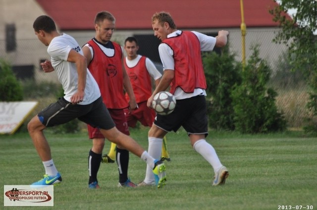 Kolejny przedsezonowy trening odbyli we wtorek piłkarze z Koźmińca