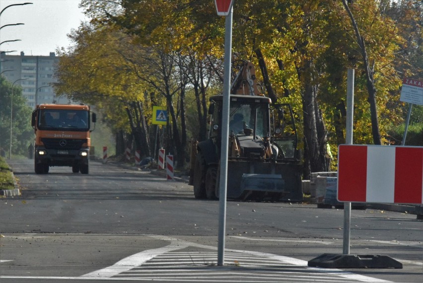 Na zdjęciach ulica Okrężna w Żorach