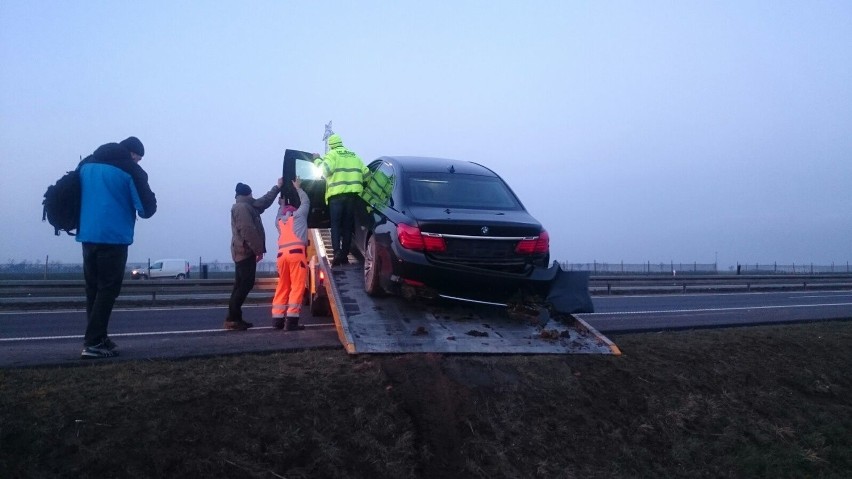 Autostrada A4 koło Lewina Brzeskiego. W limuzynie prezydenta...