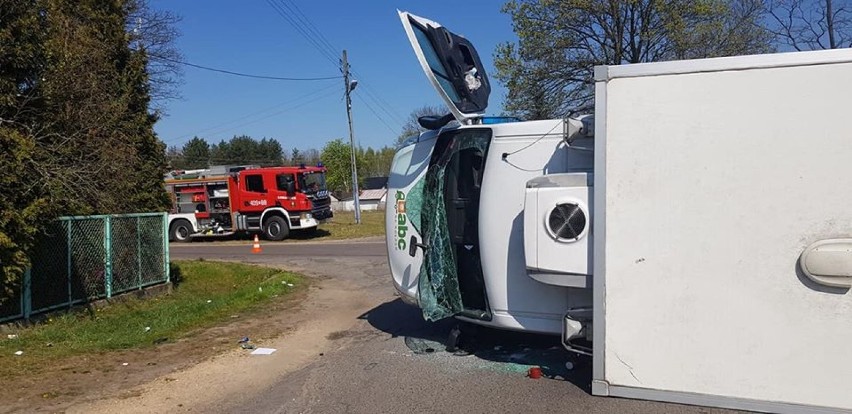 Wypadek na skrzyżowaniu. Trzy osoby trafiły do szpitala w Bełchatowie ZDJĘCIA