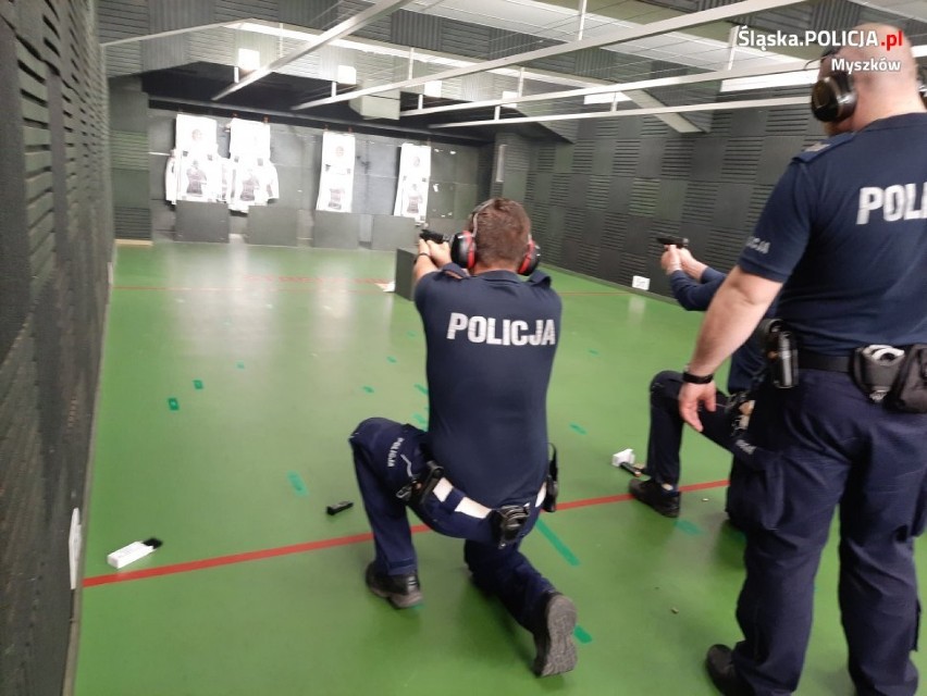 Myszkowscy policjanci sprawdzali swoje umiejętności na strzelnicy ZDJĘCIA 