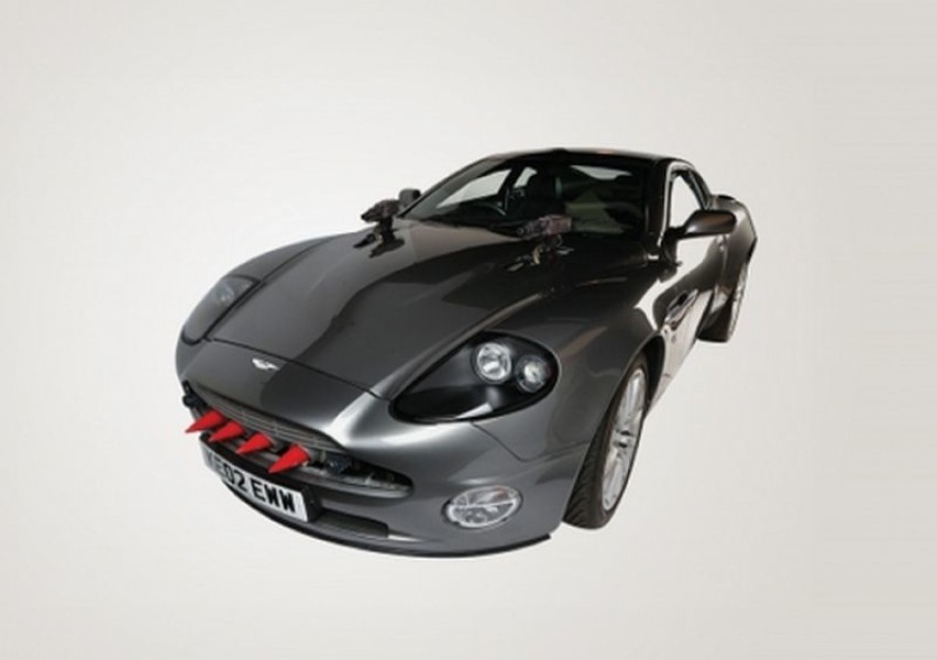 Samochód Jamesa Bonda, 2002 Aston Martin V12 Vanquish