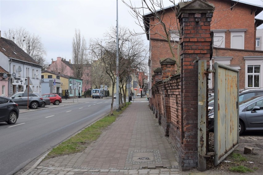 Jest nakaz w sprawie muru przy ul. Wojska Polskiego 15