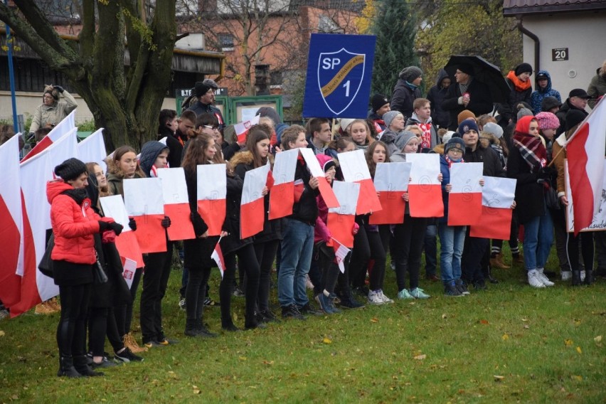 Jedenastego listopada chór szkolny pod opieką Annny...