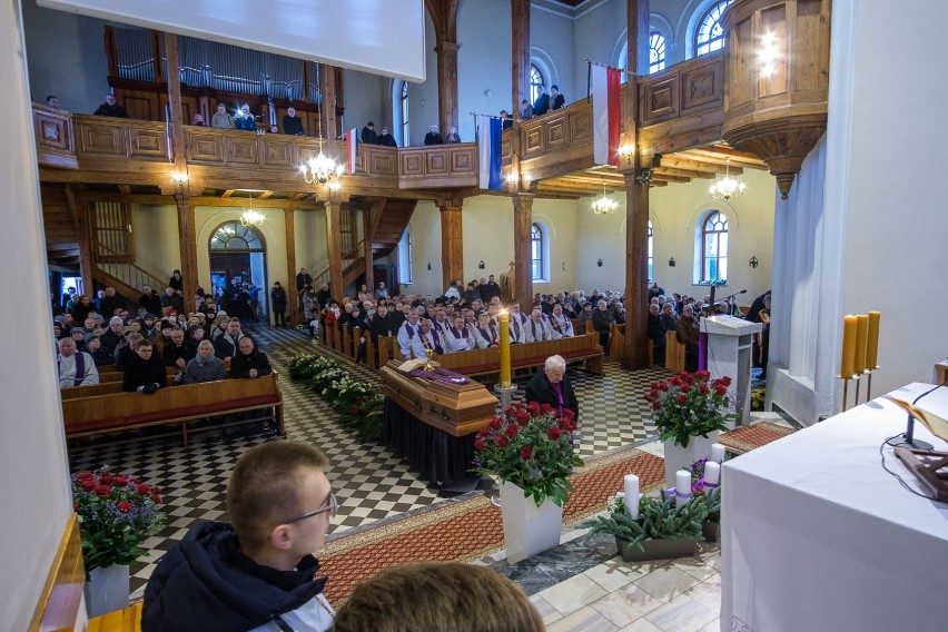 Pniewy. Parafianie żegnali swego proboszcza, ks. Włodzimierza Jackiewicza [ZDJĘCIA]