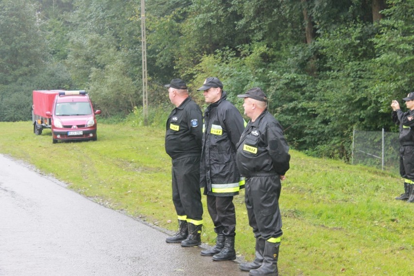 Trzynaście jednostek straży pożarnej zjechało do Folusza. Zobaczcie zdjęcia z gminnych ćwiczeń pożarniczych