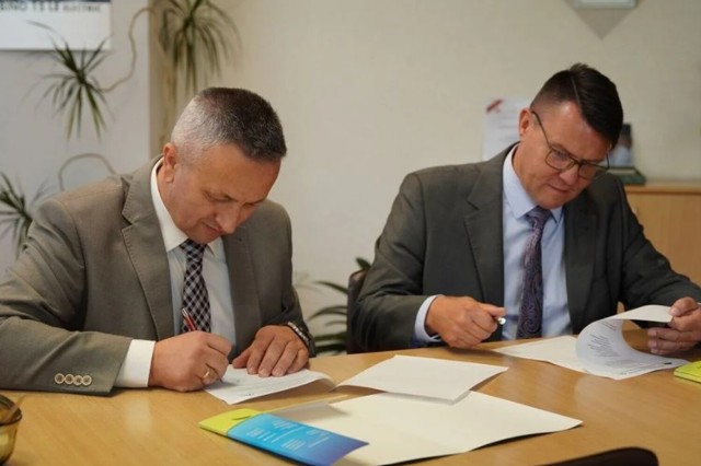 Andrzej Koba (z prawej) oficjalnie na stanowisko zastępcy prezydenta został powołany 13 maja.
