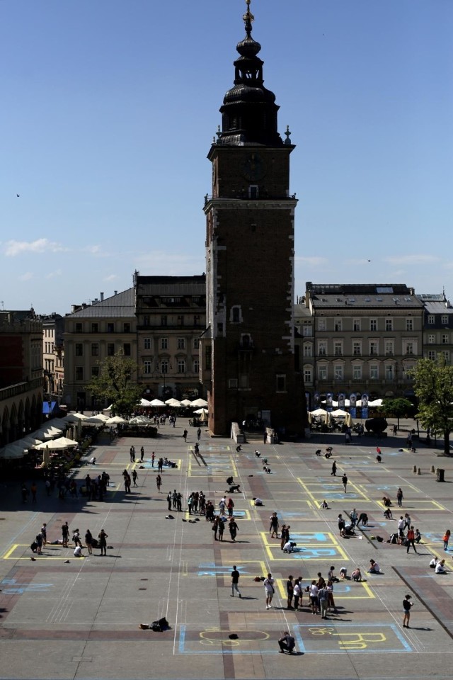 Rynek Główny. Rysowanie układu okresowego