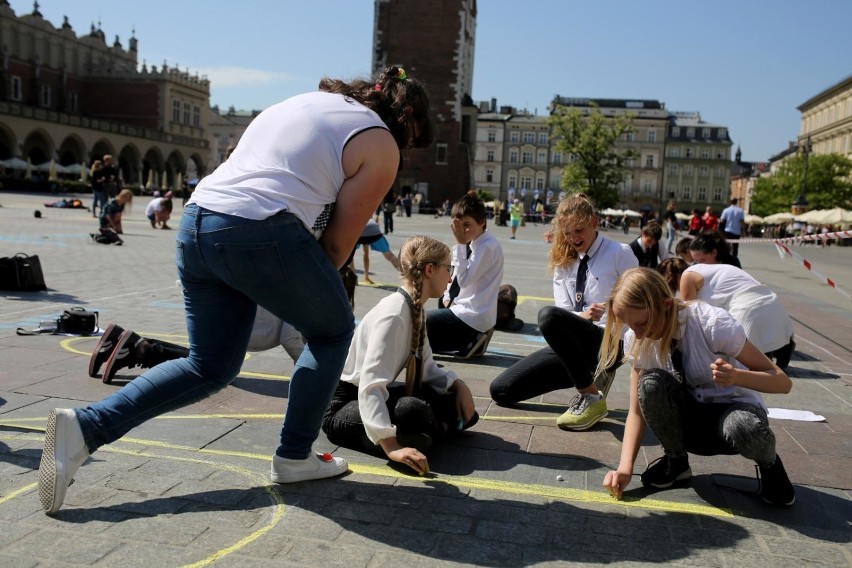 Rynek Główny. Rysowanie układu okresowego