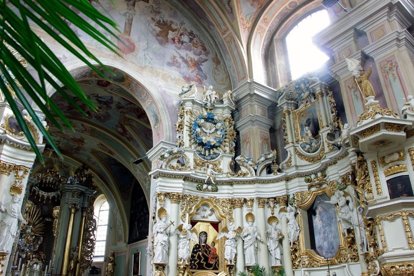 Cudowne wnętrze klasztornej świątyni ojców bernardynów