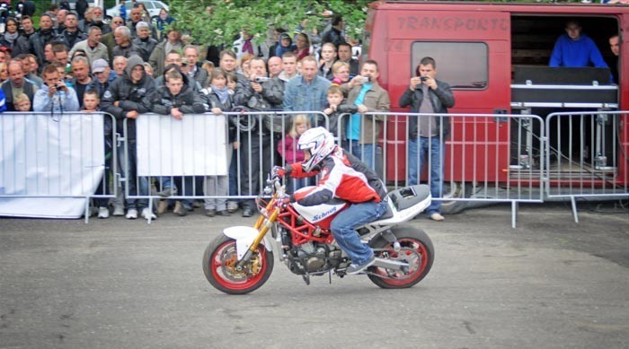 Śrem otwarcie sezonu motocyklowego 2012. Pokaz Stunter 13 (ZDJĘCIA)