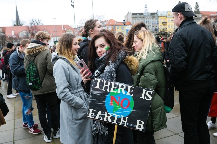 Młodzieżowy Strajk Klimatyczny w Szczecinie. Wagary w obronie ekologii  [ZDJĘCIA, WIDEO]