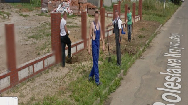 Mieszkańcy Krosna Odrzańskiego "złapani" przez kamerę Google Street View.